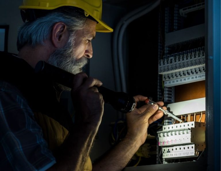 Late-Night Electrical Problems in Port Wentworth? Call a Neighbor You Can Rely On